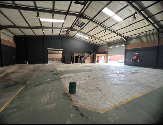 1,300M² WAREHOUSE TO LET IN ALRODE SOUTH
